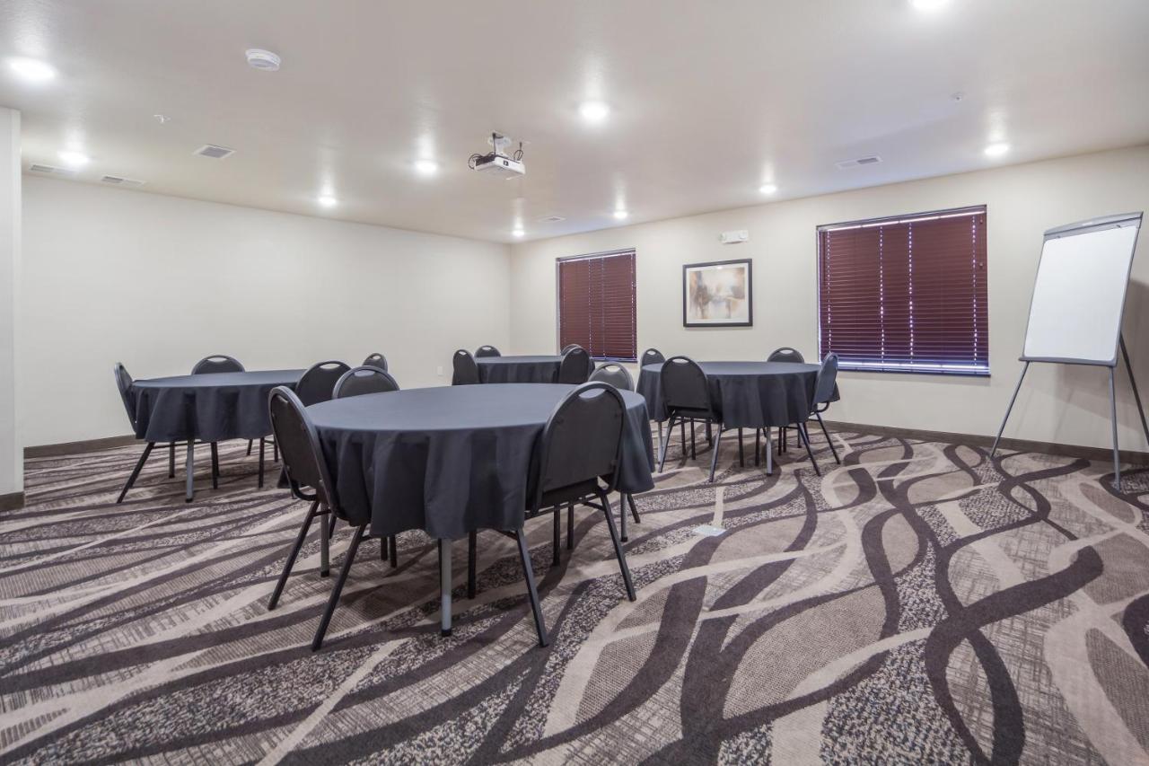 Cobblestone Inn & Suites-Fremont Dış mekan fotoğraf