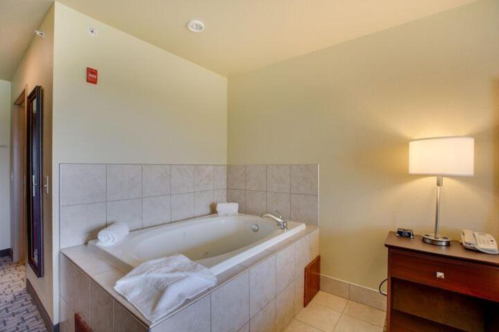 Cobblestone Inn & Suites-Fremont Dış mekan fotoğraf